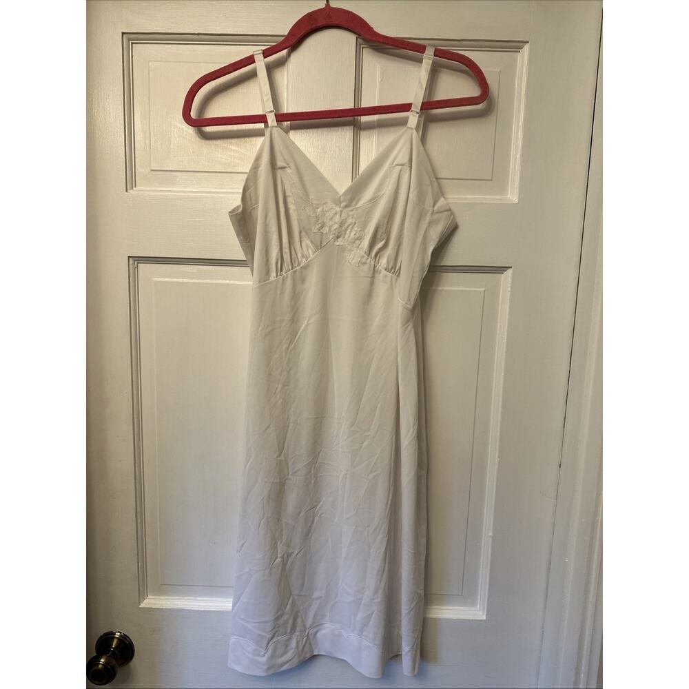 Shadowline Very Vintage Women’s Ivory Slip Nightgown SZ 38 Scallop Design